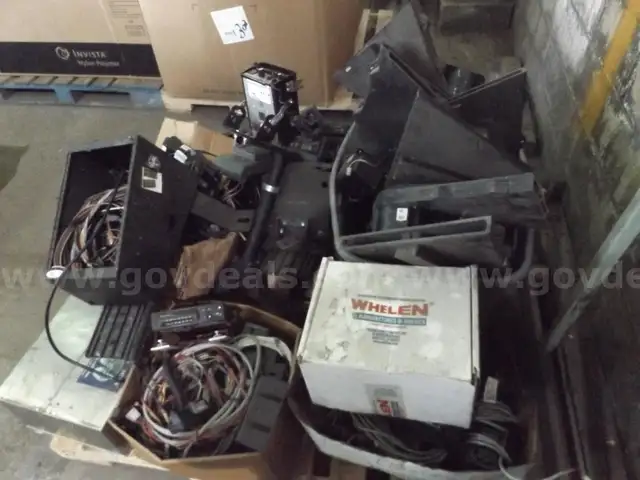 Lot - Emergency Vehicle Siren Controls &#x26; Accessories