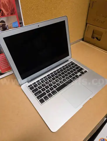 Quantity 34 - MacBook Air &#x2013; i5, 8gb ram, 256GB SSD, Early 2015