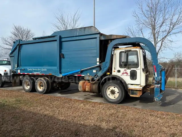 2007 Mack MR690S
