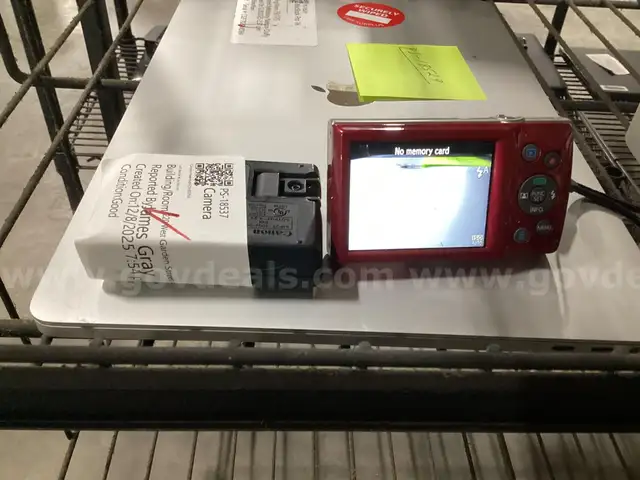 Cannon Powershot w/ Charger