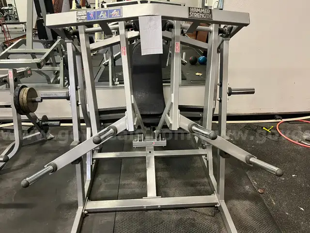 Lot 1 Leg Press and V-Squat