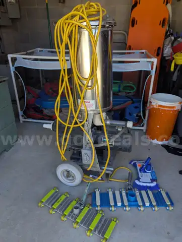 Harmsco Pool Vacuum with 3 Head Brushes
