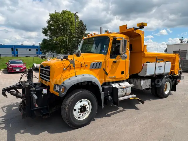 2011 Mack Granite GU712 Dump Truck w/ Snow Removal Equipment  **LOW MILES + LOW HOURS **