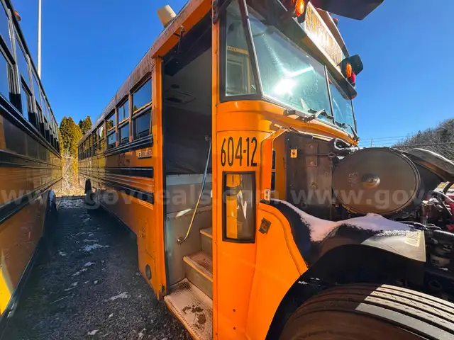 2012 BLUEBIRD 77 PASSENGER BUS