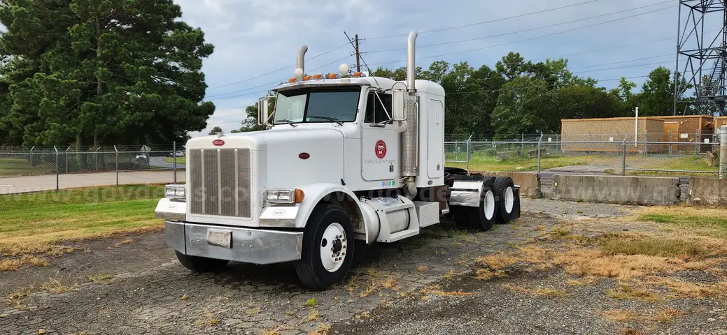2004 Peterbilt 378 Semi Truck