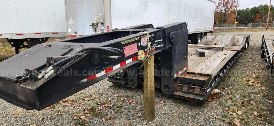 2011 Overbilt Removable Gooseneck trailer
