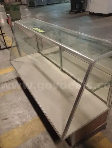 Display case 1 ea