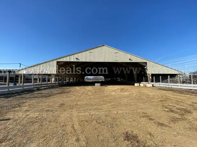 Steel Building - 120' x 240'