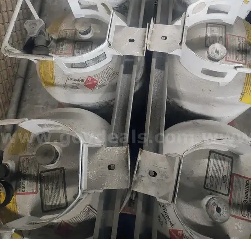 Lot of 4 30# propane tanks