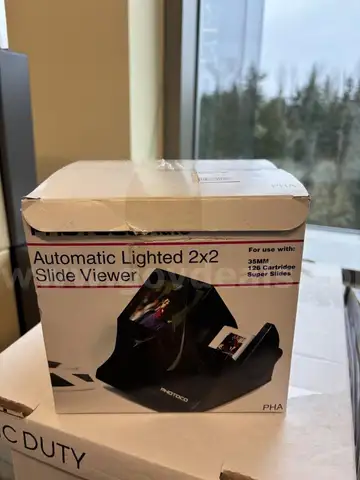 Automatic Lighted 2x2 Slide Viewer