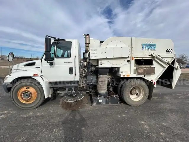 2008 International DuraStar 4300 TYMCO model 600Bah