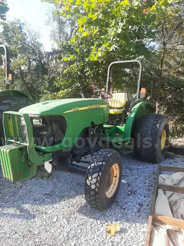 John Deere 5325 SyncShuttle 4WD