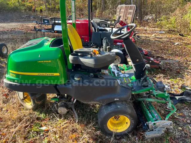 John Deere Triplex Reel Mower