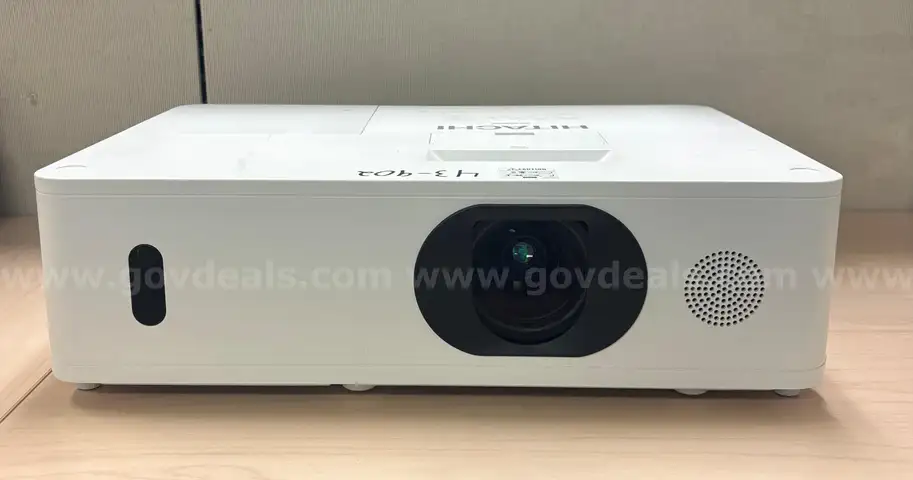 Hitachi CP-WU5505 Projector