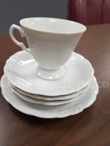 Lot of VINTAGE Savior Vivre Salzburg S1000 Fine China - Saucers/Tea Cup (some may have minor small chips/cracks)