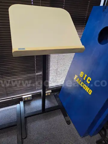 Adjustable Height Podium