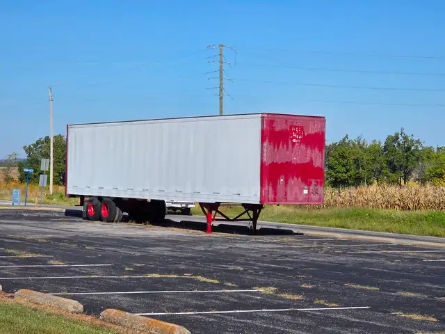 Semi Box Trailer 22.5&#x27;x8.25&#x27; - Selling for scrap (NO TITLE)