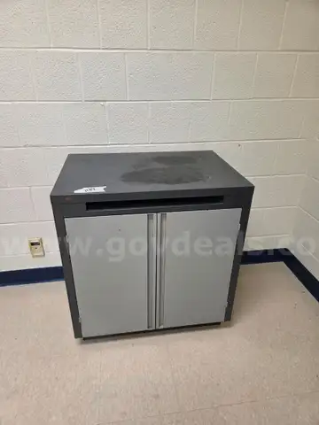 Gray Metal Cabinet (29&#x22;x20&#x22;x30.5&#x22;)