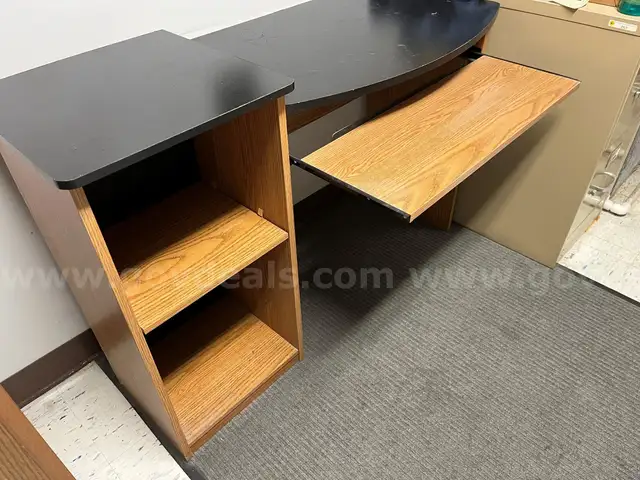 Office/Computer Desk (NOTE - PICKUP AT CARMI, IL CAMPUS)