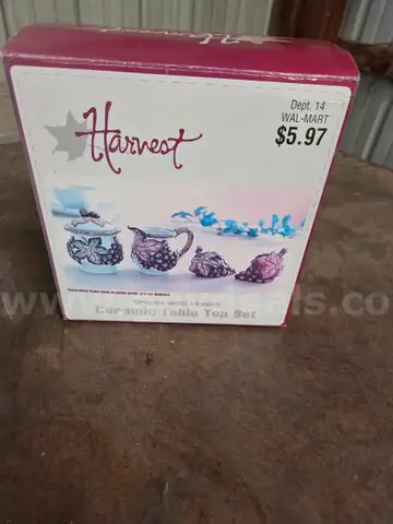 Harvest Grapes with Leaves Ceramic Table Top Set - New