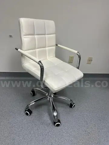 White Rolling Office Chair - LOCATED AT OUR CARMI, IL CAMPUS