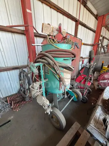 Clemco Industrial Sandblaster