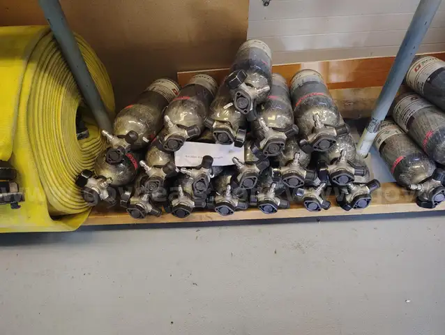 Lot 8 18-Scott 4500psi 30 min SCBA Bottles - Start Bid $25.00 - Fire Dept. 419-352-3651 552 E. Court St.
