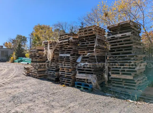 Lot of Miscellaneous Wood Pallets, Used.