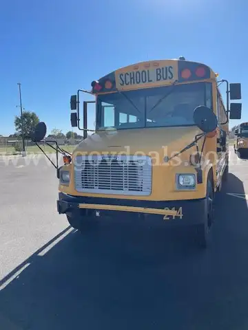 Bus 214  2006 Freightliner FS65