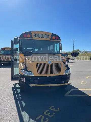 Bus 225  2010 IC 33 Passenger