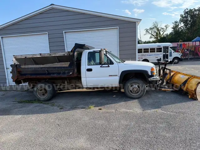 2007 GMC Sierra Classic 3500 Dump Truck w/ Plow