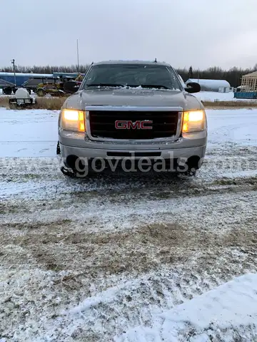 2009 GMC Sierra 1500 4WD Crew Cab Pickup Truck - 4.8L V8 OHV 16V