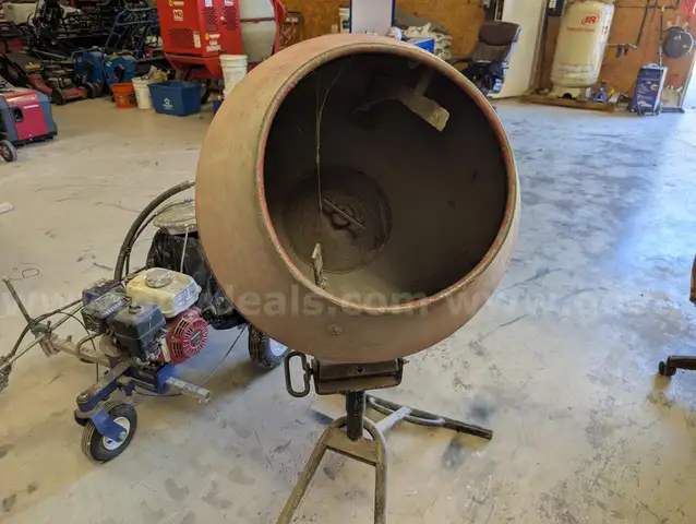 Electric cement mixer