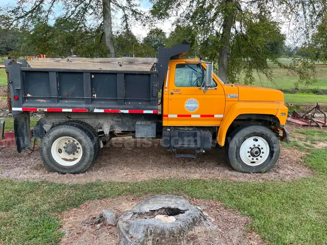 1993 Ford F800F