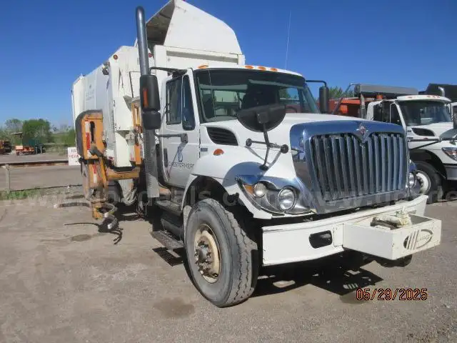 2009 International 7400 Garbage Truck MaxxForce Diesel - Labrie Packer