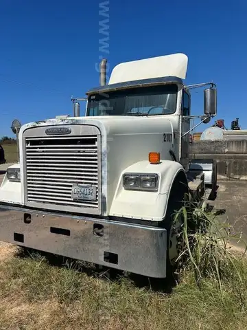 2004 Freightliner FLD120