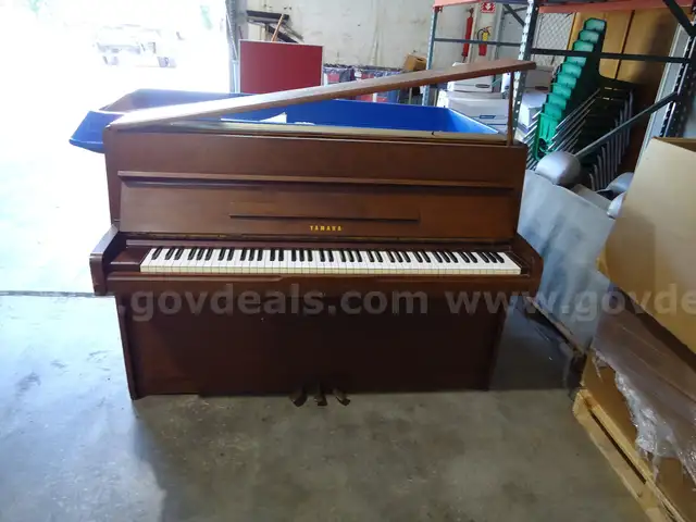 YAMAHA PIANO