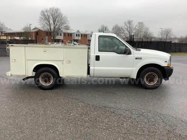 2002 Ford F-250 SD XL 2WD Utility Body