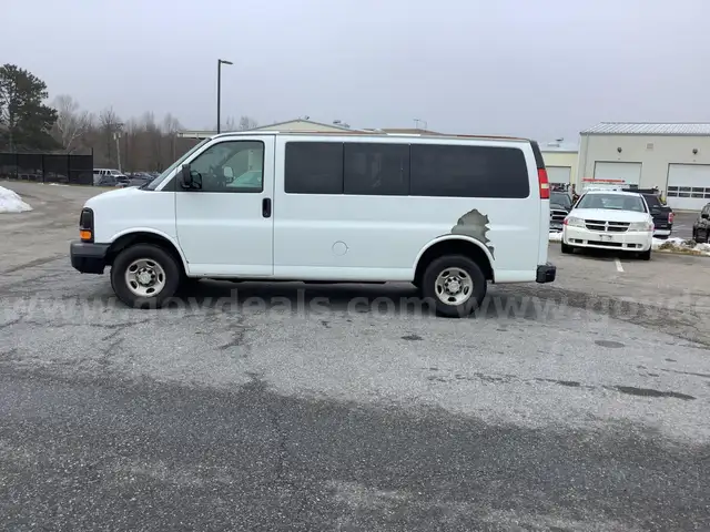 2009 Chevrolet Express 2500 12 Passenger van
