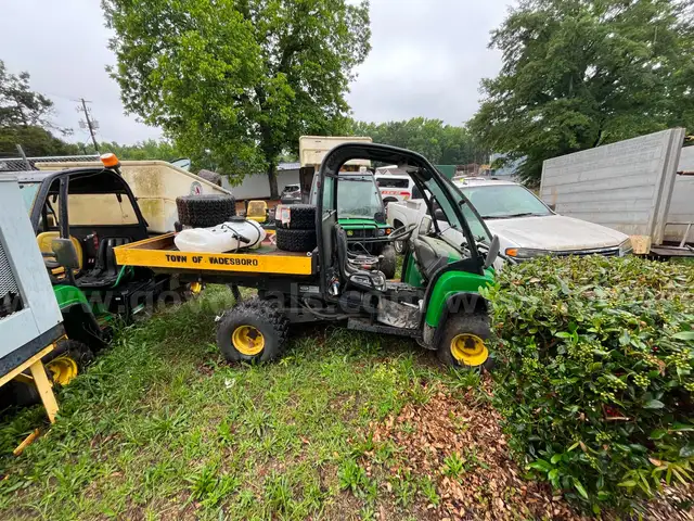 John Deere Gator