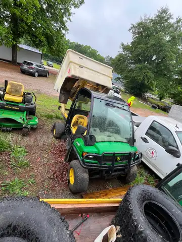 John Deere Gator