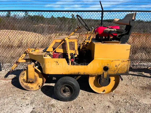 Mauldin Asphalt Roller
