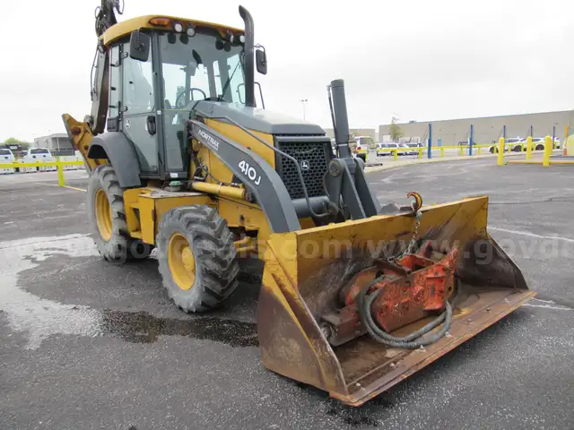 John Deere 410J Backhoe