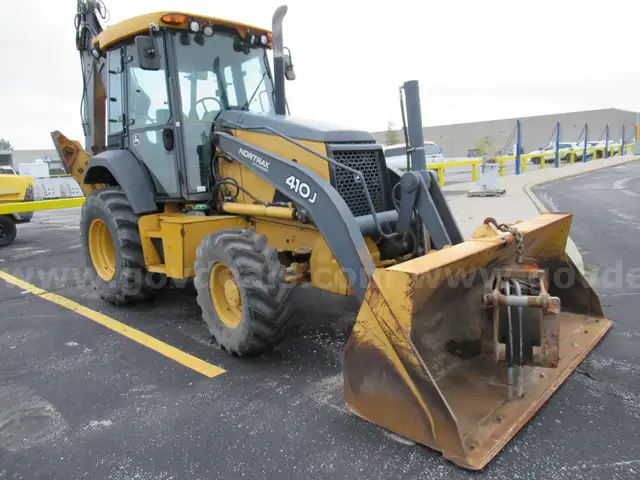 John Deere 410J Backhoe