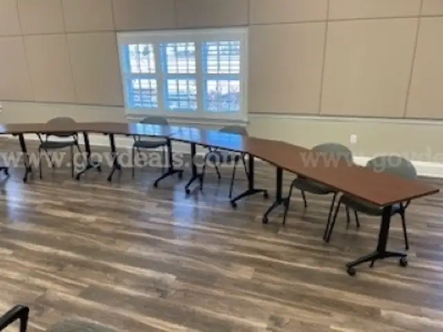 1 lot of 5 nesting meeting tables and 1 lectern