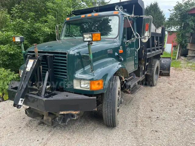 1999 International 4900 Dump Truck w/ Plow