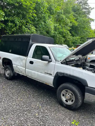 2004 Chevrolet Silverado 2500HD Work Truck Long Bed 4WD  LOW MILEAGE!