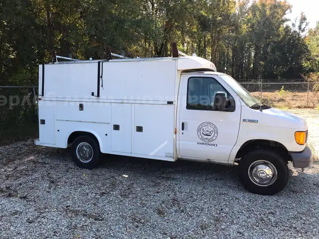 Truck # 7002    2006 Ford Econoline