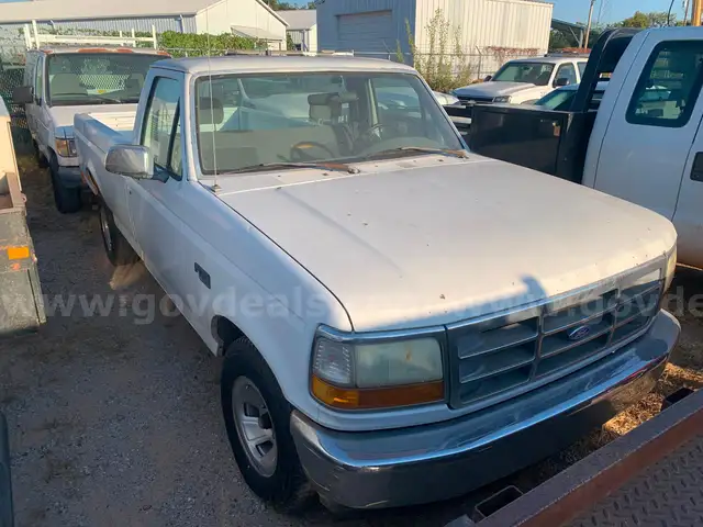 1995 Ford F-150 XL Reg. Cab Short Bed 2WD NO RESERVE!!!!!!!!!