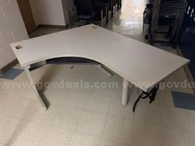 LOT of 20 L-Shaped Computer Workstation TABLES